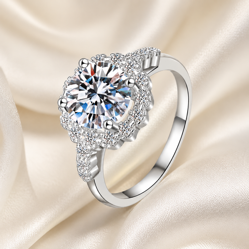 Center of Light Moissanite Ring moissanite ring in S925 sterling silver - main product photo for ILU520 jewelry gifts