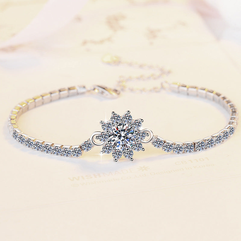 Winter Bloom Moissanite Bracelet moissanite bracelet in S925 sterling silver - gift-ready product detail for ILU520 jewelry gifts
